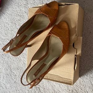 Gently worn GOLD 6.5 Womens Pumps - Soooo Sexy